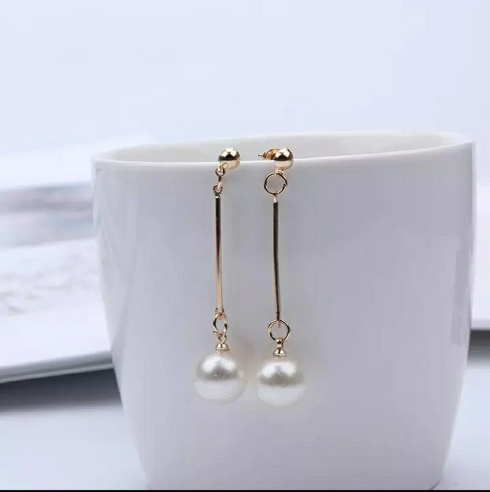 Pearl dangle earrings